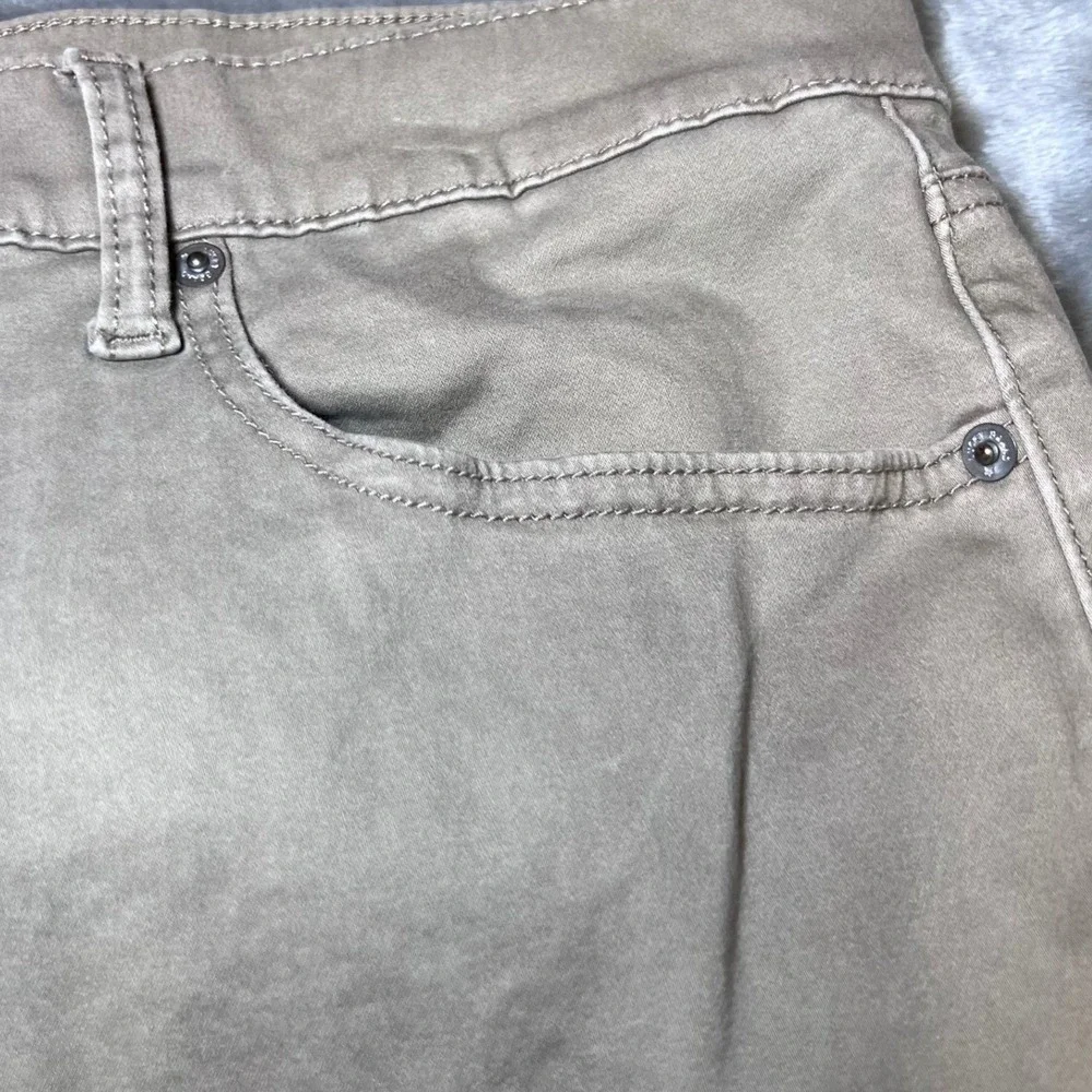 Lucky Brand 221 Mens Size 38x32 Straight Leg Khaki Twill Pants Business Casual